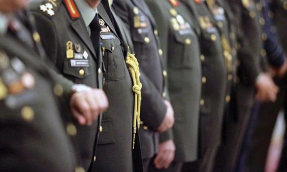 Αυξήσεις μισθών και νέο μισθολόγιο για τους ενστόλους: Ανακοινώσεις Δένδια την Παρασκευή